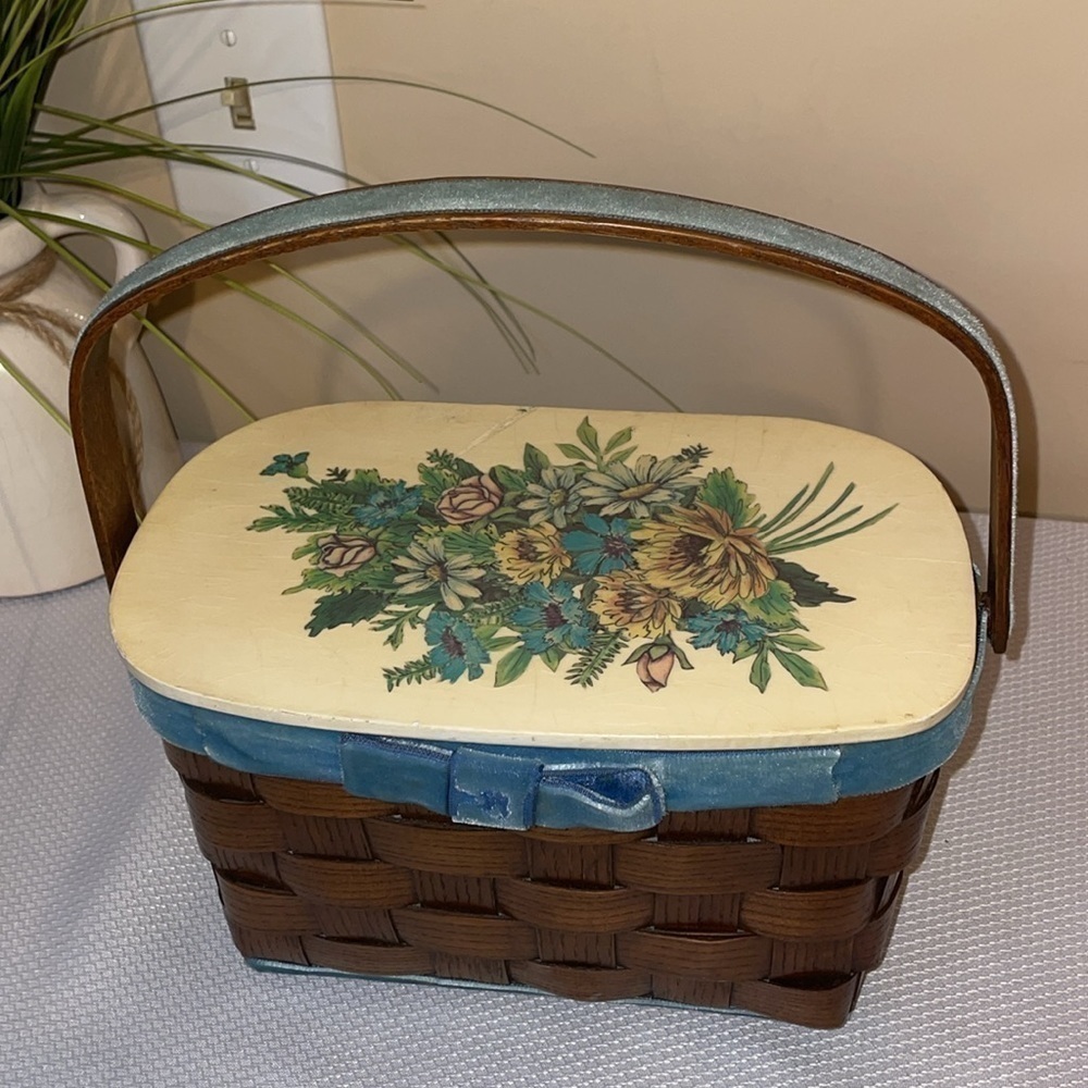 Vintage women’s  basket purse handbag unique handmade floral brown blue white